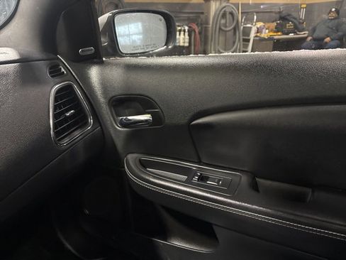 Used 2014 Chrysler 200 Limited w/ Sun/Sound Group image 17