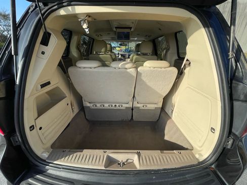 Used 2010 Volkswagen Routan SEL FWD image 33