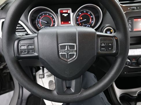 Used 2019 Dodge Journey SE image 21