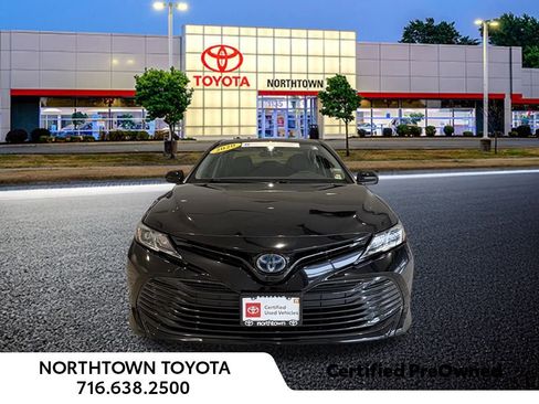 Used 2020 Toyota Camry LE image 5
