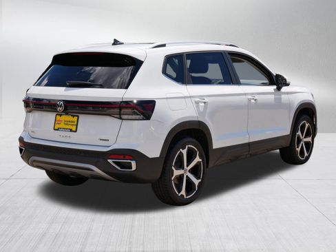 Certified 2025 Volkswagen Taos SEL AWD/4WD image 7