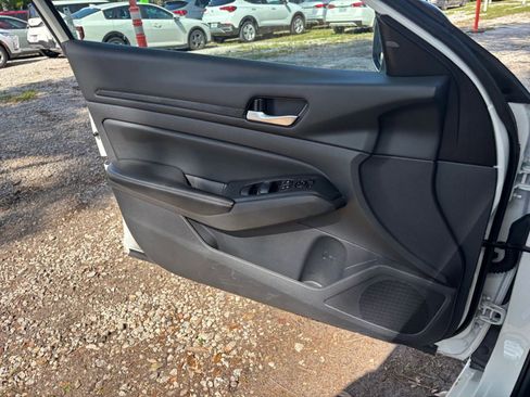 Used 2025 Nissan Altima 2.5 SV FWD image 18