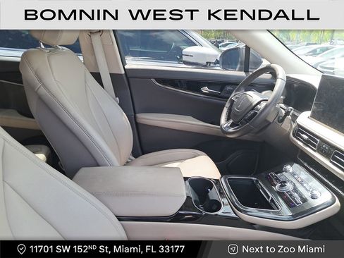 Used 2023 Lincoln Nautilus AWD w/ Premium Package image 15