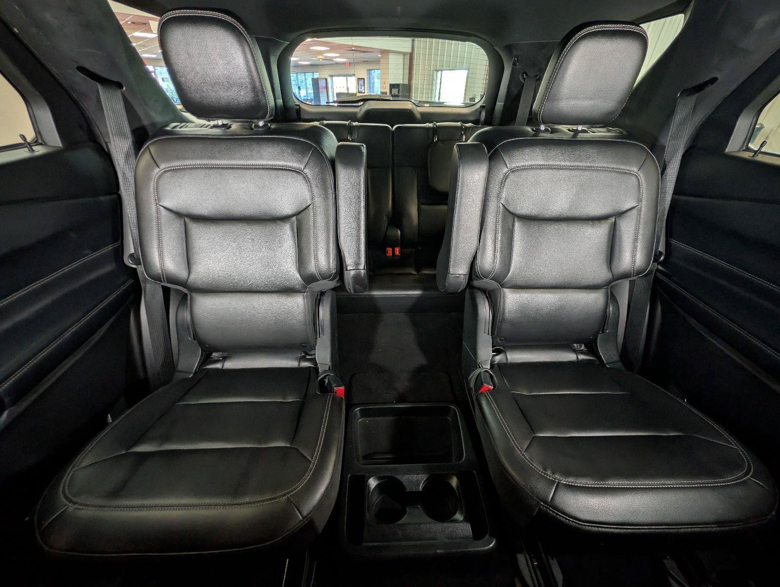 Used 2020 Ford Explorer XLT w/ Equipment Group 202A AWD/4WD image 26