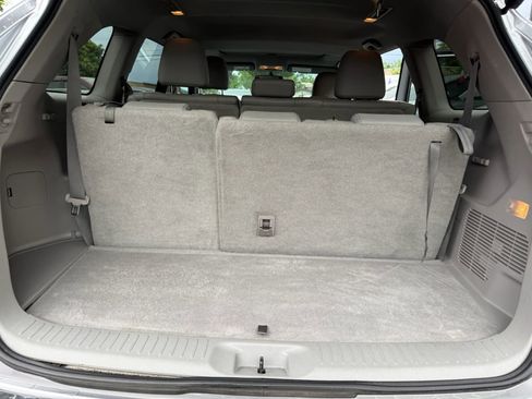 Used 2015 Toyota Highlander XLE FWD image 18