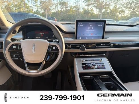 Used 2024 Lincoln Aviator AWD w/ Premium Package image 10