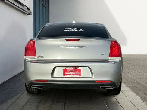 Used 2017 Chrysler 300 Limited image 4