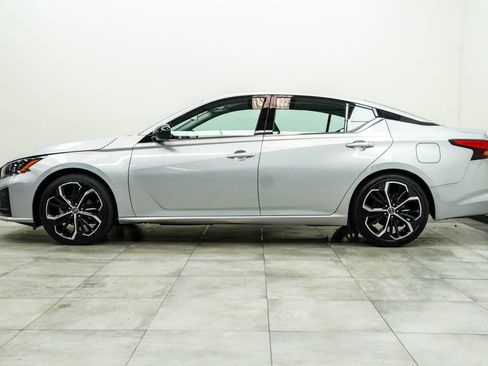 Used 2024 Nissan Altima 2.5 SR FWD image 8
