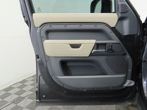 Used 2024 Land Rover Defender 110 X-Dynamic SE image 23