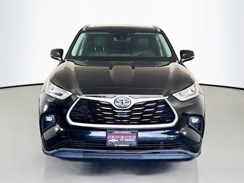 Used 2020 Toyota Highlander XLE AWD/4WD image 4