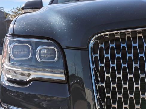 Used 2022 Lincoln Navigator Reserve image 10