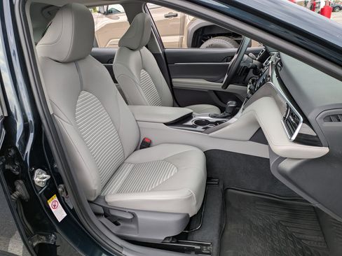 Used 2018 Toyota Camry SE w/ Moonroof Package FWD image 22