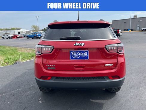 Used 2018 Jeep Compass Latitude w/ Popular Equipment Group AWD/4WD image 5