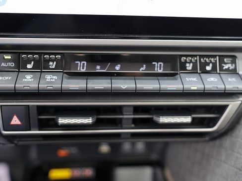 Used 2025 Toyota Camry XLE image 28