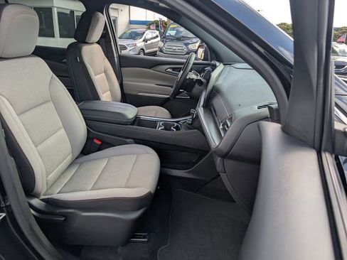 Used 2025 Chevrolet Traverse LT image 21