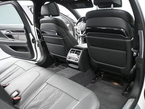 Used 2019 BMW 750i xDrive w/ M Sport Package AWD/4WD image 20