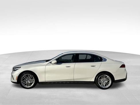 Used 2025 BMW 530i xDrive w/ Premium Package image 10