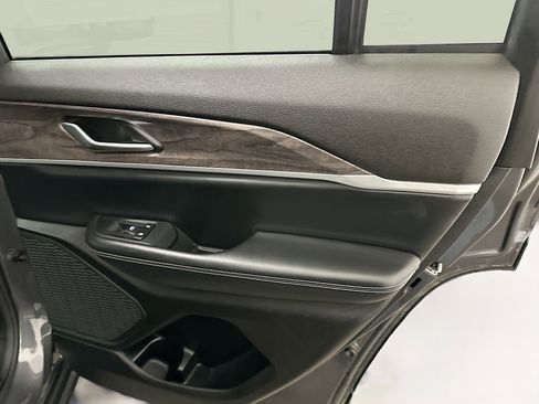 Used 2023 Jeep Grand Cherokee Limited image 32