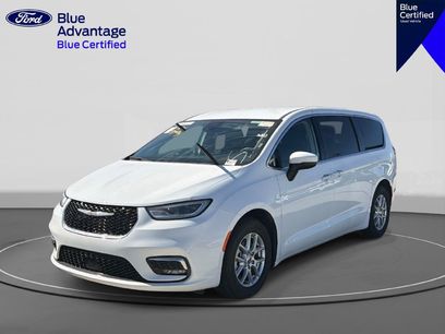 Used 2023 Chrysler Pacifica Touring-L