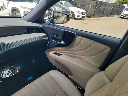 Used 2023 Lexus LS 500 w/ Interior Upgrade Package RWD image 14