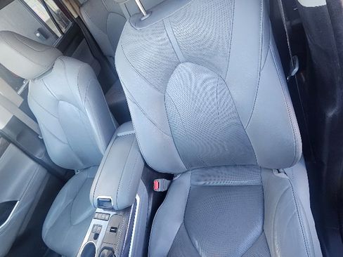 Used 2020 Toyota Highlander Limited image 18