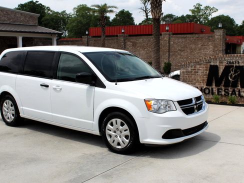 Used 2020 Dodge Grand Caravan SE image 17