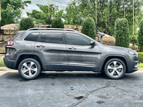 Used 2019 Jeep Cherokee Limited FWD image 6