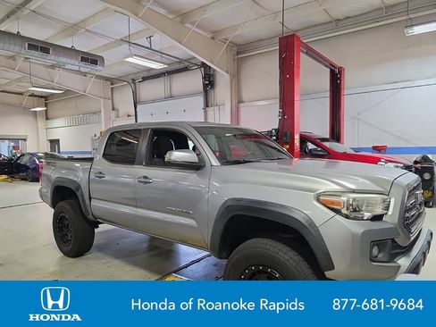 Used 2016 Toyota Tacoma TRD Off-Road w/ Premium & Technology Package RWD image 5