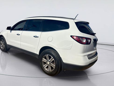 Used 2017 Chevrolet Traverse LT FWD image 3