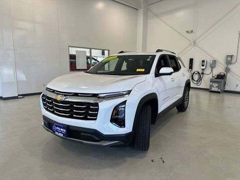 Used 2025 Chevrolet Equinox LT w/ Convenience Package II FWD image 10
