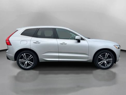 Used 2019 Volvo XC60 T5 Momentum w/ Multimedia Package AWD/4WD image 7