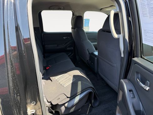 Used 2024 Nissan Frontier SV RWD image 18