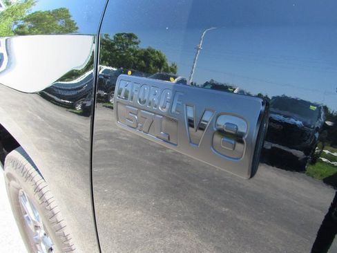 Used 2021 Toyota Tundra SR5 w/ Trail Edition image 10