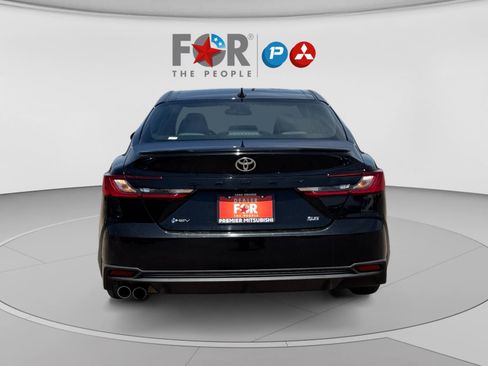 Used 2025 Toyota Camry SE FWD image 4