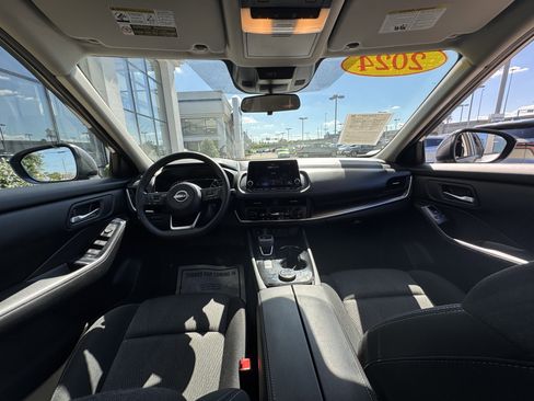 Used 2024 Nissan Rogue SV image 25