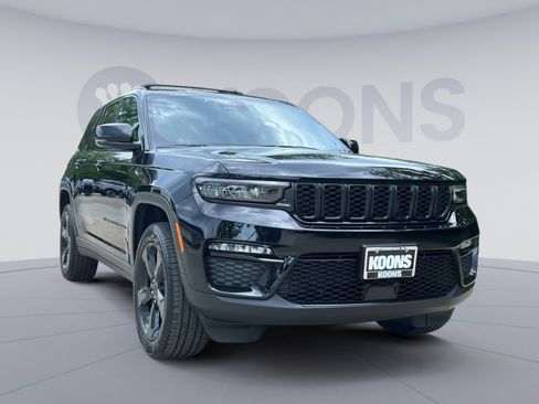 Used 2024 Jeep Grand Cherokee Limited w/ Black Appearance Package AWD/4WD image 18