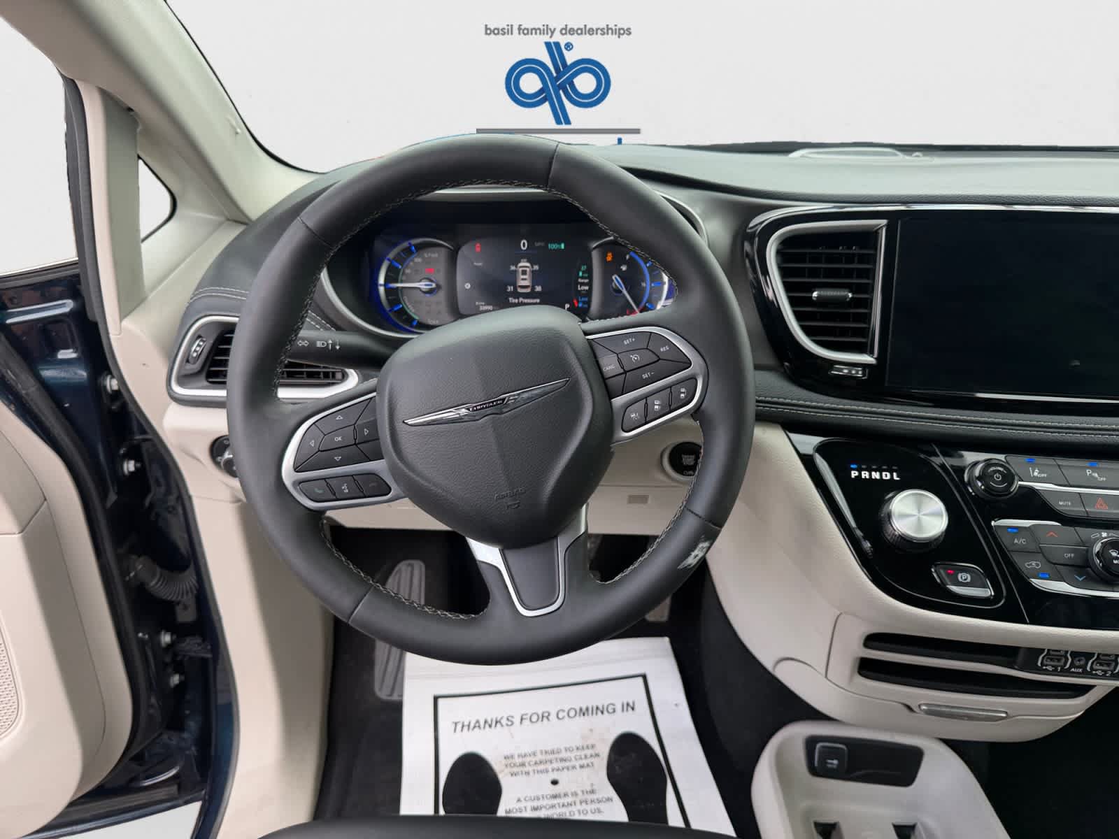 Used 2024 Chrysler Pacifica Limited FWD image 17