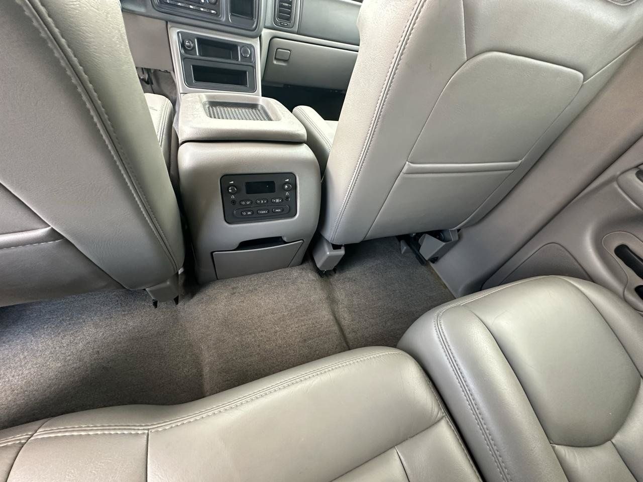 Used 2004 Chevrolet Tahoe LT w/ LT Preferred Equipment Group AWD/4WD image 50