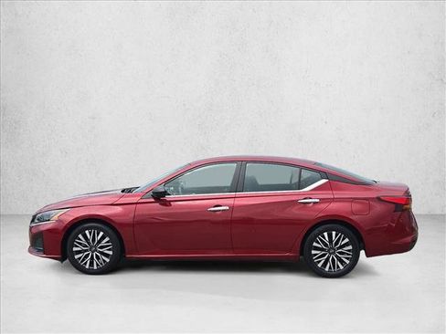 Used 2025 Nissan Altima 2.5 SV FWD image 9