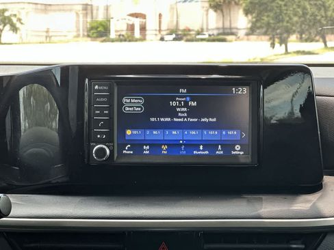 Used 2025 Nissan Kicks S FWD image 25