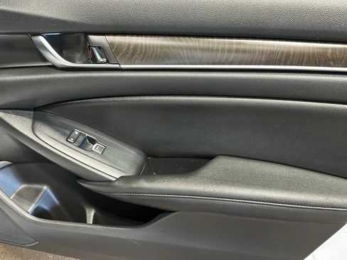 Used 2020 Honda Accord EX image 17