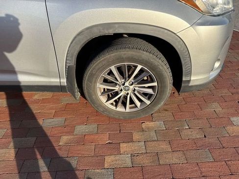 Used 2019 Toyota Highlander XLE image 17