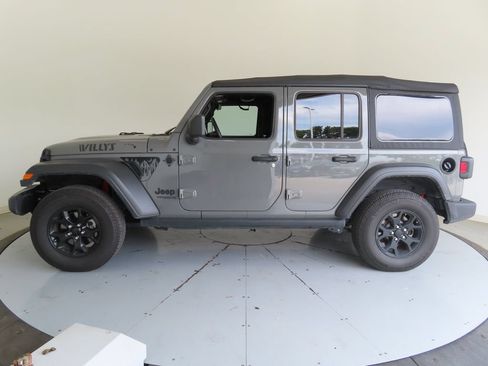 Used 2021 Jeep Wrangler Unlimited Sport AWD/4WD image 6