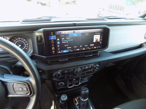 Certified 2024 Jeep Gladiator Sport image 15