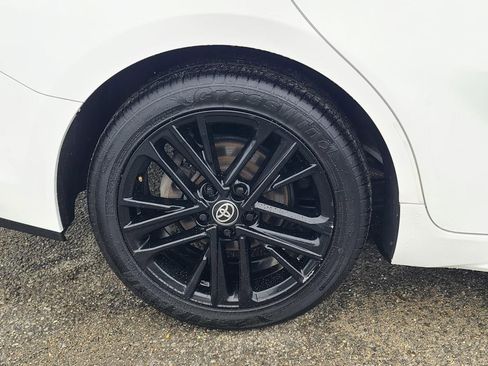 Used 2025 Toyota Camry LE image 32