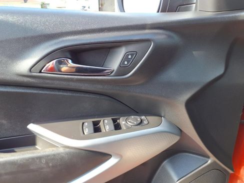 Used 2024 Chevrolet Trax RS FWD image 17