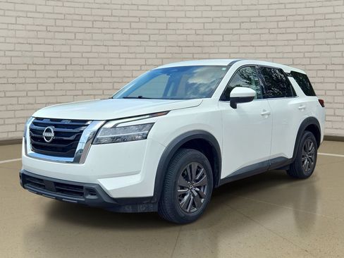 Used 2022 Nissan Pathfinder S FWD image 1
