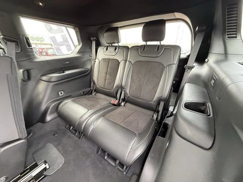 Used 2024 Jeep Grand Cherokee L Laredo image 11