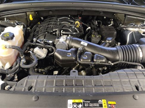 Used 2024 Jeep Grand Cherokee Laredo RWD image 30
