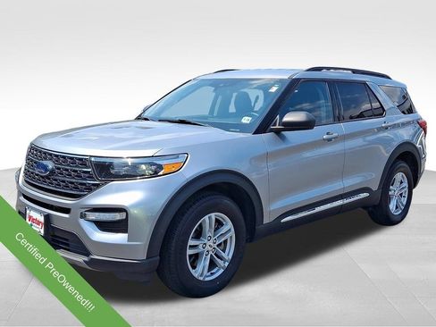 Used 2023 Ford Explorer XLT w/ Equipment Group 202A AWD/4WD image 3